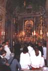 Davanti all'altare dedicato a S. Gottardo si sansisce il gemellaggio
