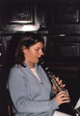La Musicista Francesca Stagnaro al clarinetto durante la letture delle poesie.