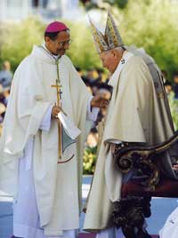 Il Papa e il Vescovo di Chiavari,Mons.Alberto Maria Careggio.