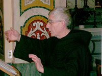 Il direttore del Coro: Padre Costanzo.