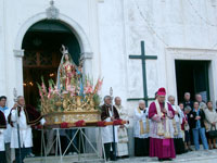 L'arca della Madonna sul sagrato di S.Sabina