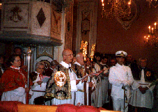Numerose le confraternite presenti. Sulla sinistra il Comandante dellocale Ufficio marittimo.