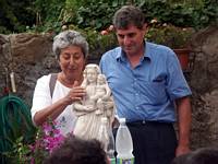 Anche ai fratelli Guareschi, viene donata una copia della Madonna, sotto la quale Giovannino Guareschi  sicuramente passato tantissime volte