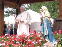 Sua Santità Benedetto XVI all'Angelus a Les Combes