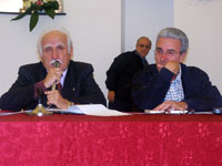 Il Dott. Carlo Loero, presenta il "ciottolo"