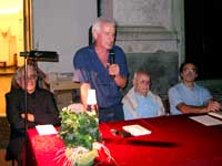 Lo scrittore Mario Dentone, presenta il libro di Pogioli