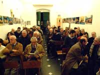 Partecipanti alla presentazione del ciottolo.