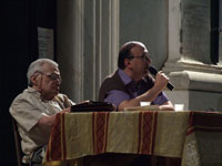 I proff. Francesco Dario Rossi e Sergio Audano che tiene la conferenza.
