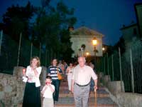 La processione sulla scalinata Adriano V