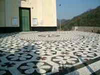 Il sagrato di Rivarola  stato ristrutturato nel 1995. Precedentemente ne esisteva uno del 1858: si possono vedere alcuni resti sul lato destro della parrocchiale.