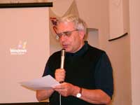 Don Enzo Frisino, parroco di S.Sabina, porge il saluto della comunit parrocchiale